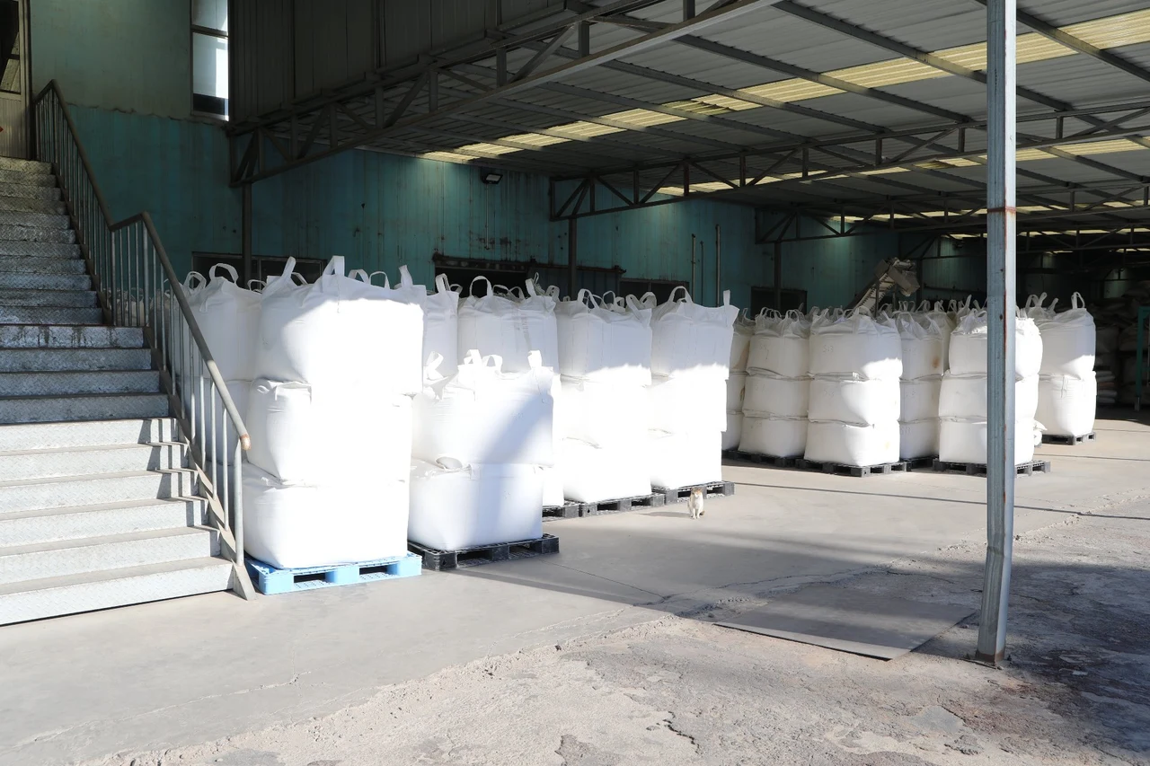 Ton-bag storage area at the Qingdao facility, staged for export loading.